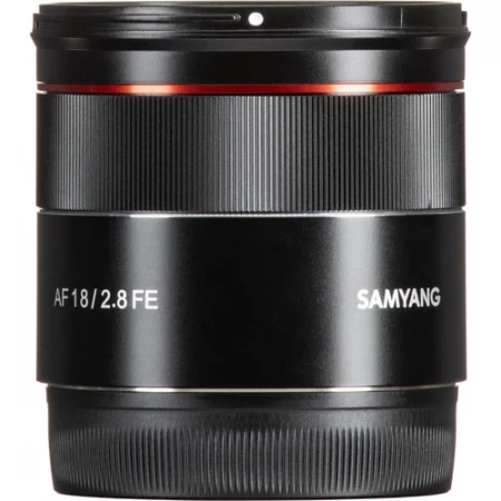 Sebagai lensa prime ultra-wide-angle yang cukup cepat, Samyang AF 18mm F2.8 FE sangat kompak dan ringan. Ukurannya hanya 64x61mm dan beratnya hanya 145g.