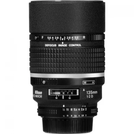 Nikon AF 135mm f2D DC-NIKKOR SLR Lens