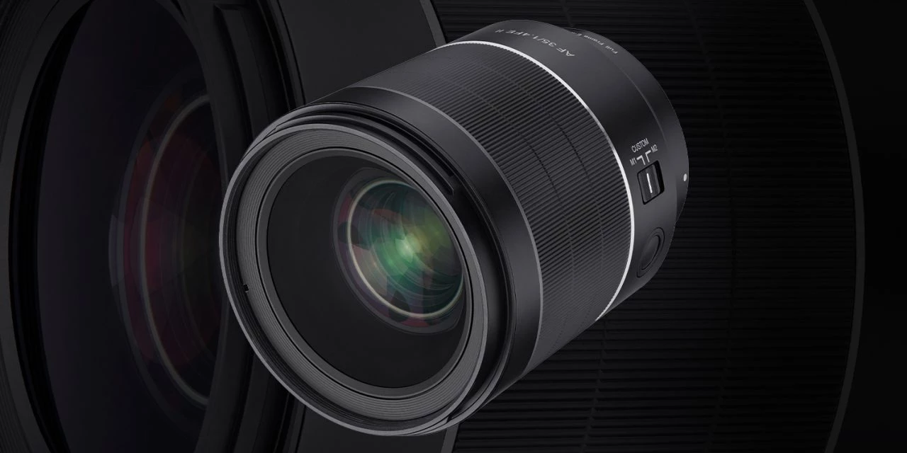 Samyang Optics telah meluncurkan lensa AF 35mm F1.4 FE yang telah diperbarui ke level yang lebih tinggi, yang dioptimalkan untuk potret, lanskap, dan merekam video. Dijual dengan merek Rokinon di Amerika Utara, inovasi utama pada lensa Samyang generasi ke