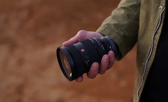 Sony FE 24-70mm f2.8 G Master II adalah zoom standar kelas atas yang ditujukan untuk fotografer acara dan pernikahan, atau siapa saja yang menginginkan lensa serba guna kualitas terbaik untuk kamera mirrorless Alpha mereka. Nah disini akan penulis ulas