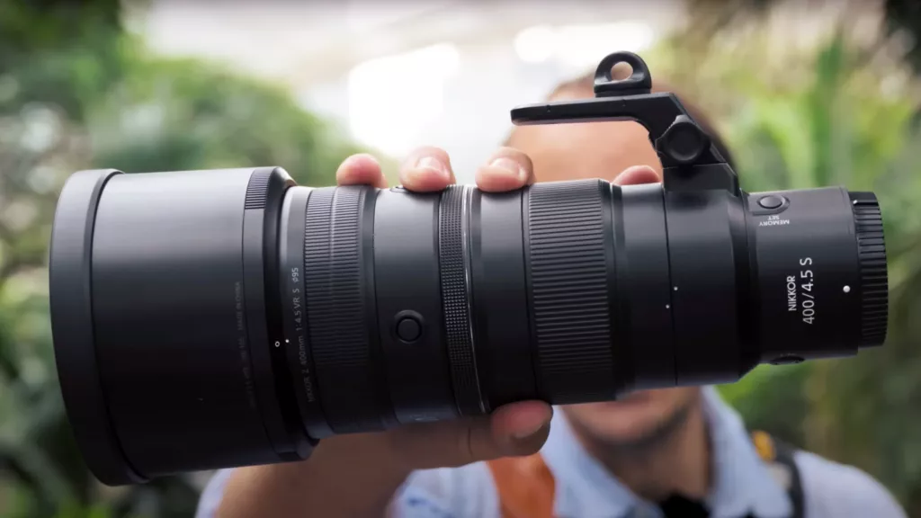 detail baru dari Nikon Rumours tampaknya telah menjawab pertanyaan khusus itu, mengkonfirmasikan aperture konstan maksimum f/4.5. Jadi tidak secepat lensa Nikon AF-S 300mm f/4E PF ED VR untuk DSLR-nya.