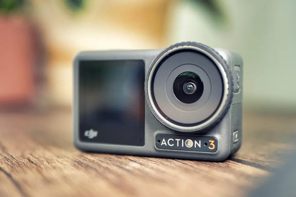 DJI baru saja mengumumkan kamera aksi Osmo Action 3 baru mereka. Kamera 4K baru hadir kurang dari setahun setelah peluncuran Action 2 tetapi mengadopsi kerangka yang sama sekali berbeda; desain all-in-one yang lebih familiar.