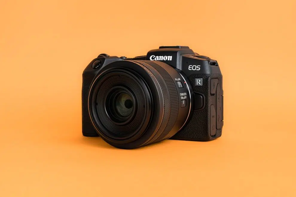 Rumor mengatakan bahwa kamera mirrorless EOS R pertama Canon akan segera memiliki penerus, dan bisa jadi itu adalah Canon EOS R8!