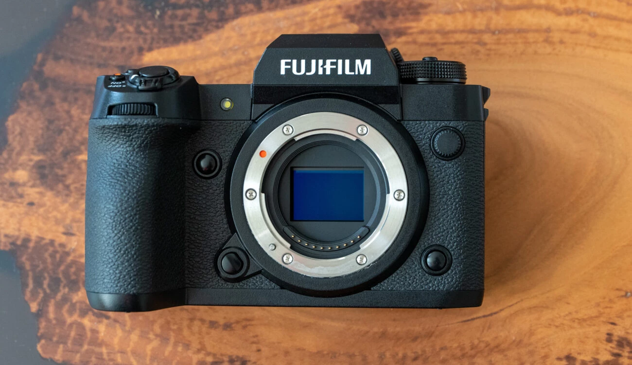 Kamera FUJIFILM X-H2 baru beberapa waktu lalu diumumkan dan izinkan saya memberitahu Anda, FUJIFILM melakukan pekerjaan yang baik dalam menyeimbangkan spesifikasi/kinerja dan harga kamera.