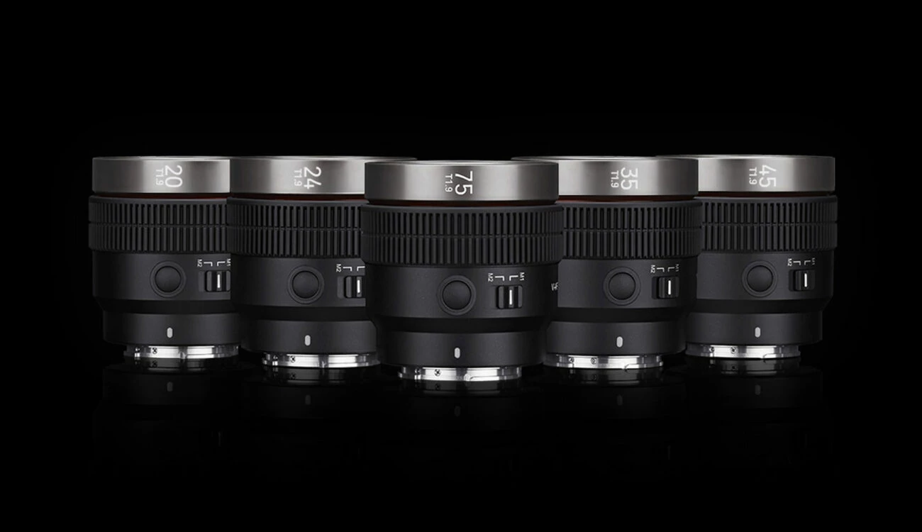 Samyang baru-baru ini mengumumkan jajaran baru lensa sinema hybrid dengan kemampuan fokus otomatis: Samyang V-AF. Lima lensa akan diluncurkan mulai Q3 2022 hingga Q4 2023, termasuk lensa 20mm, 24mm, 35mm, 45mm, dan 75mm, masing-masing dengan aperture maks
