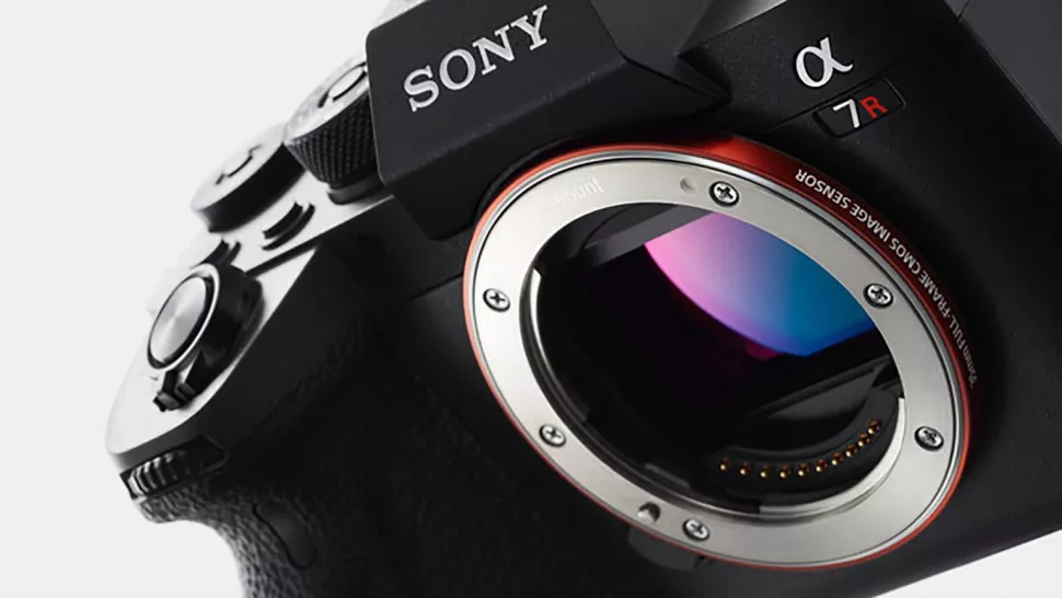 Sony sepertinya akan meluncurkan kamera terbarunya yaitu Sony A7R V hi-res pada 26 Oktober 2022 nanti – dan spesifikasinya telah bocor, termasuk video 8K.