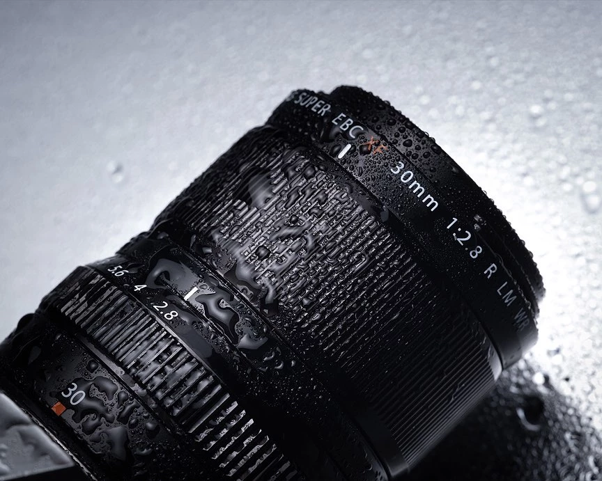 Fujifilm telah mengumumkan lensa Makro 30mm f/2.8 baru yang menampilkan rasio pembesaran 1:1 dan jarak fokus dekat hanya 3,94 inci (10 sentimeter) dari sensor.