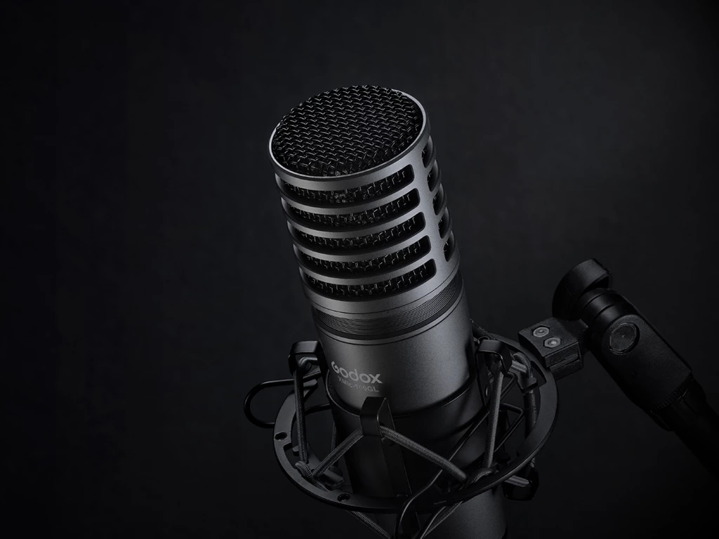 Mikrofon  XLR Kondensor Diafragma Besar XMic 100GL  dari  Godox  adalah mikrofon studio sederhana namun sangat berkualitas dan pasti bisa diandalkan serta berorientasi pada rekaman vokal dan Voice Over.