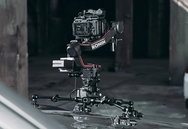 SmallRig SC-15K adalah rig kamera modular yang dirancang untuk sinematografi berbasis kendaraan dengan kamera DSLR dan mirrorless.