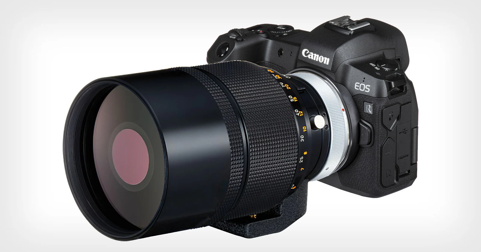Canon telah merancang sepasang lensa telefoto catadioptric RF-mount yang dikatakan berhasil mengoreksi kelengkungan medan namun tetap kecil, ringan, dan memiliki apertur besar: 300mm f/2.3 dan 400mm f/5.