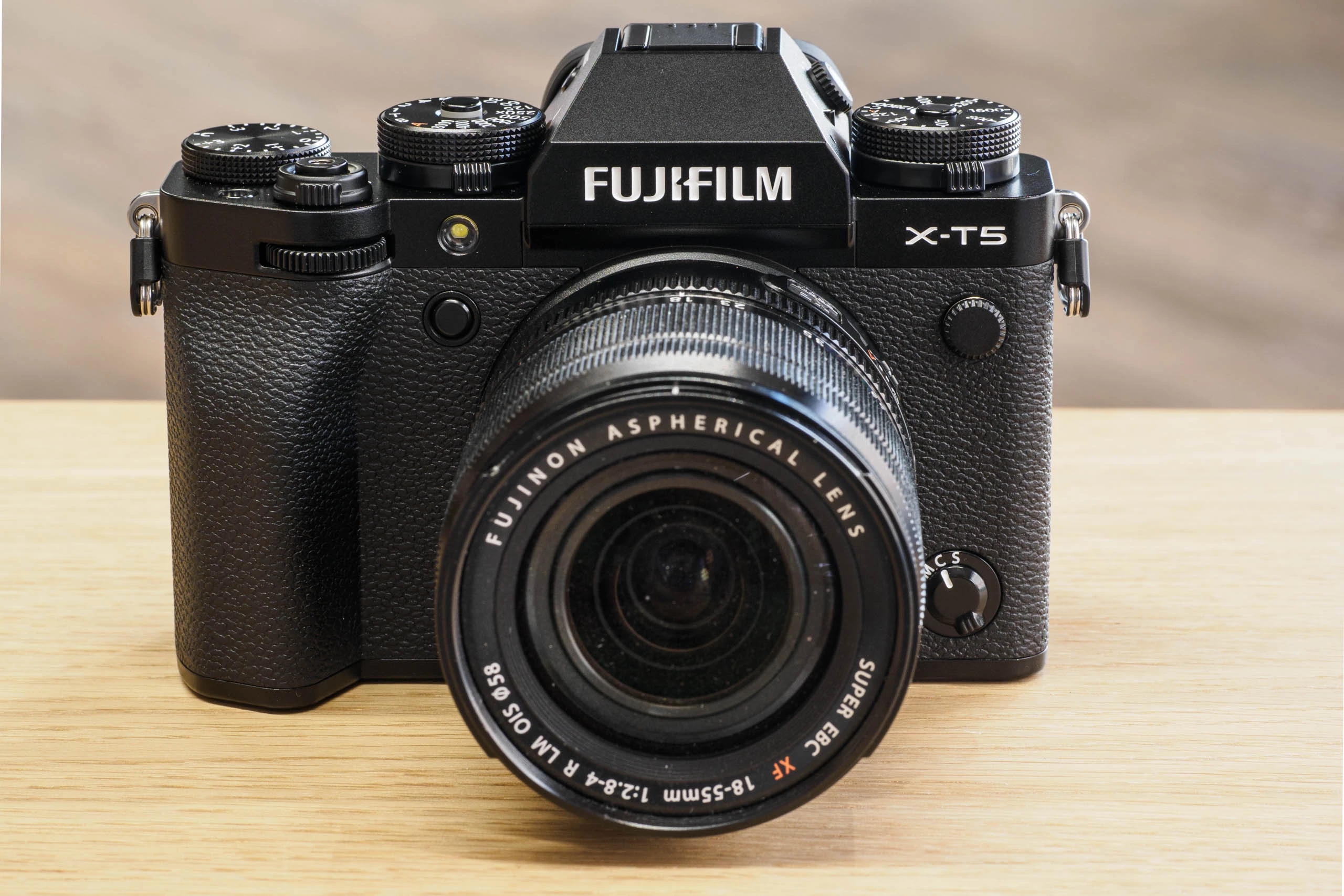 Fujifilm mengeluarkan peringatan saat pengguna mengalami pembekuan kamera (freeze) setelah menginstal firmware terbaru melalui aplikasi.