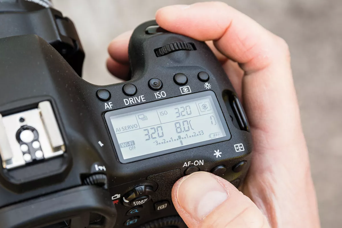 Dalam paten yang baru Canon telah merancang tombol rana kamera dengan umpan balik haptic atau haptic feedback– mekanisme sederhana yang menggetarkan tombol rana saat ditekan.
