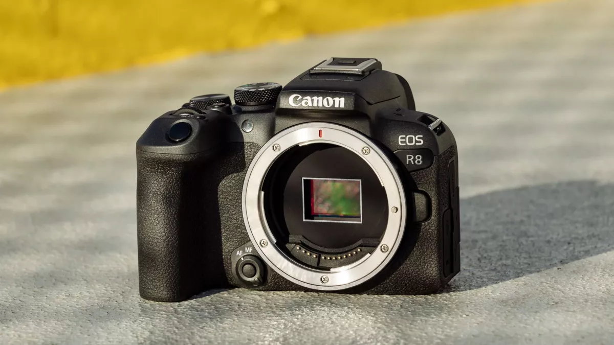 Sepertinya kita akan melihat Canon EOS R8 tiba bulan depan, bersama dengan lensa RF-S 11-22mm baru.