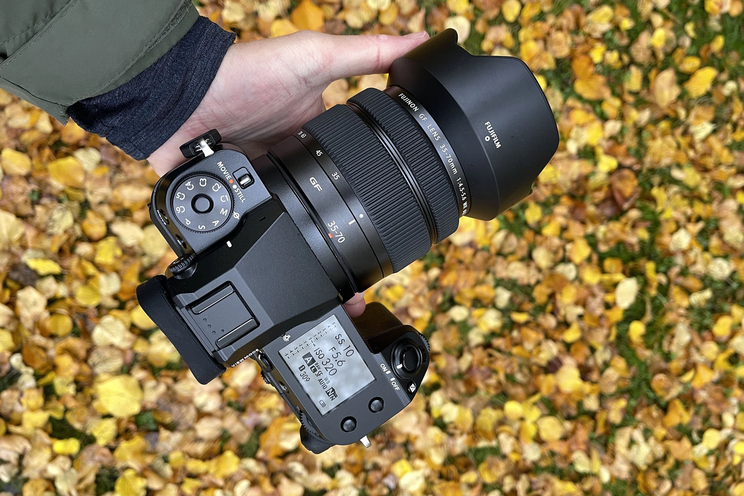 Kamera digital medium format memiliki sensor gambar yang lebih besar daripada kamera full frame.
