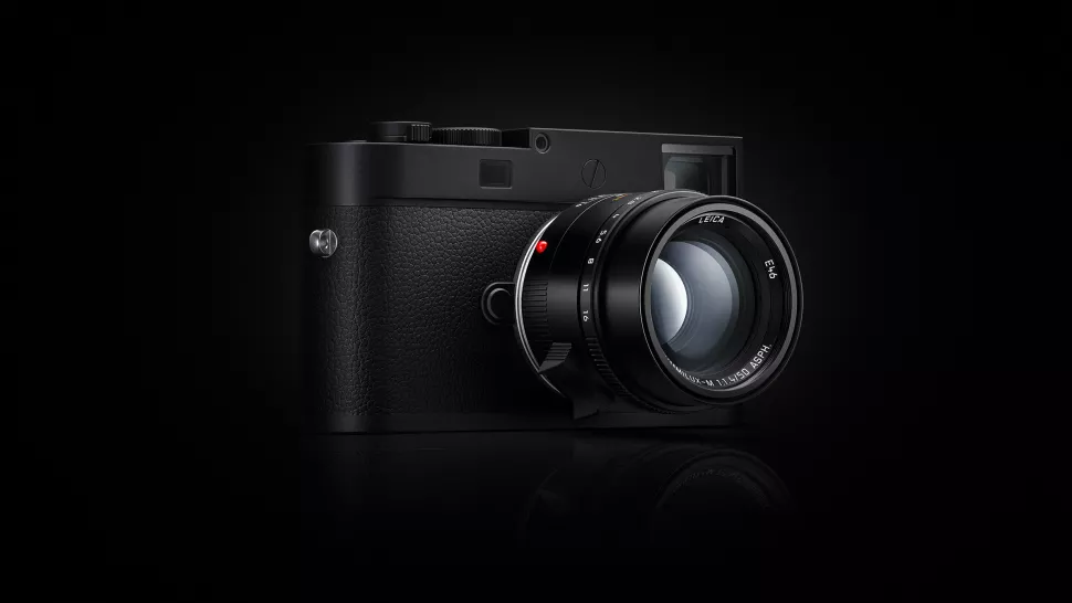 Kembali dalam warna hitam dan putih, kamera pengintai Monochrom ikonik Leica diperbarui dengan sensor baru.