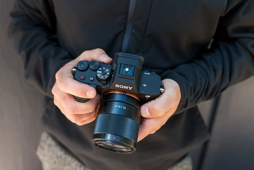 Berikut adalah beberapa tips untuk menyiapkan Sony A7 IV Anda untuk pengambilan gambar sinematik