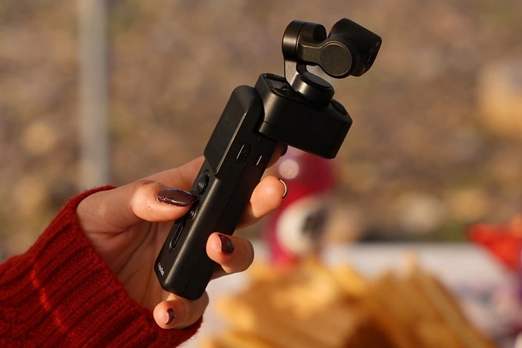 Jika Anda mencari kamera gimbal ringkas berkualitas tinggi yang dapat dibawa ke mana saja, coba saja Feiyu Pocket 3.