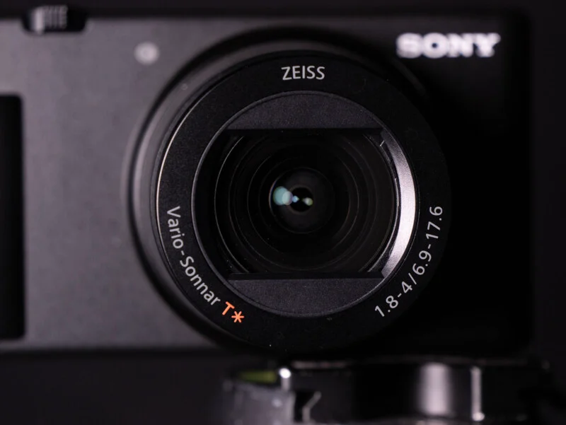 Sony telah mengumumkan ZV-1 Mark II tahun 2023 ini, versi terbaru dari kamera vlogging ZV-1 ringkasnya yang diumumkan sebelumnya pada tahun 2020.