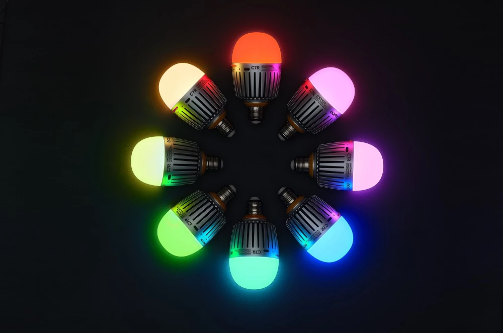 Godox telah bergabung dengan pesta bohlam LED dan mengumumkan Lampu Bohlam Kreatif C7R dan C10R . Aputure, Nanlite dan Astera semuanya membuat lampu LED sehingga pasarnya sudah ramai.