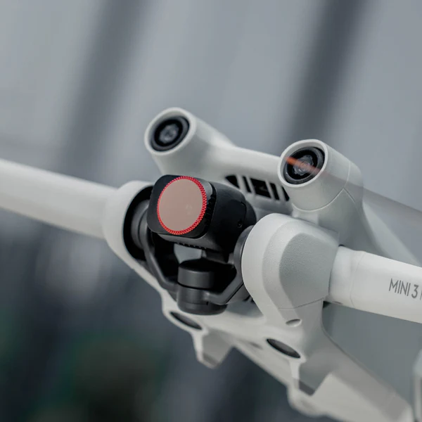 DJI Mini 3 Pro, yang merupakan versi upgrade dari Mini 2 lama. Jika Anda adalah pemilik baru DJI Mini 3, Anda mungkin bertanya-tanya aksesori apa yang harus Anda miliki untuk menjelajahi lebih banyak kemungkinan .