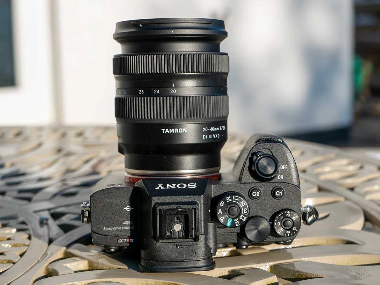 Inilah lensa kecil Tamron terbaik untuk kamera Sony.