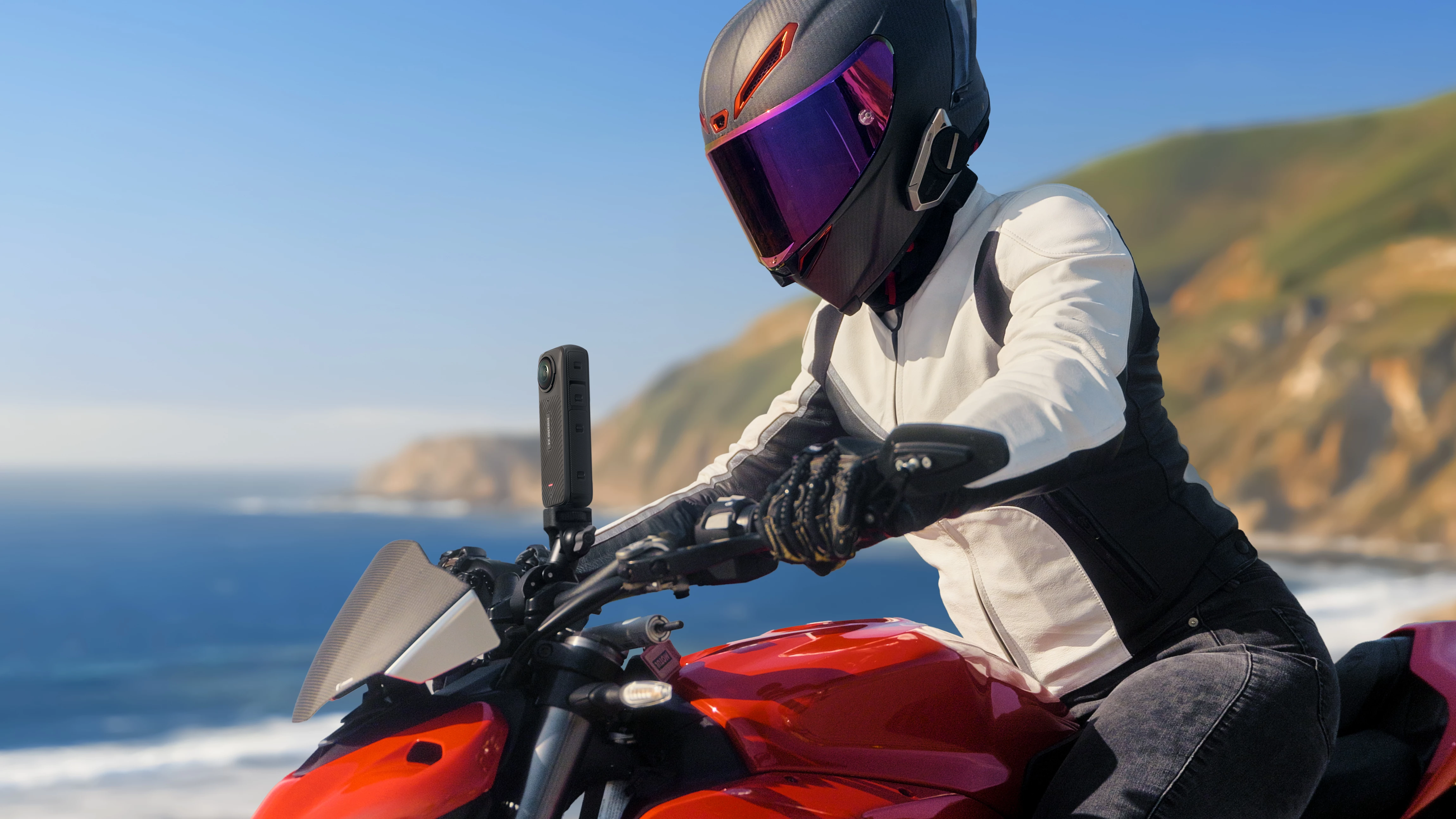 Insta360 X4-Motorcycle 1.webp