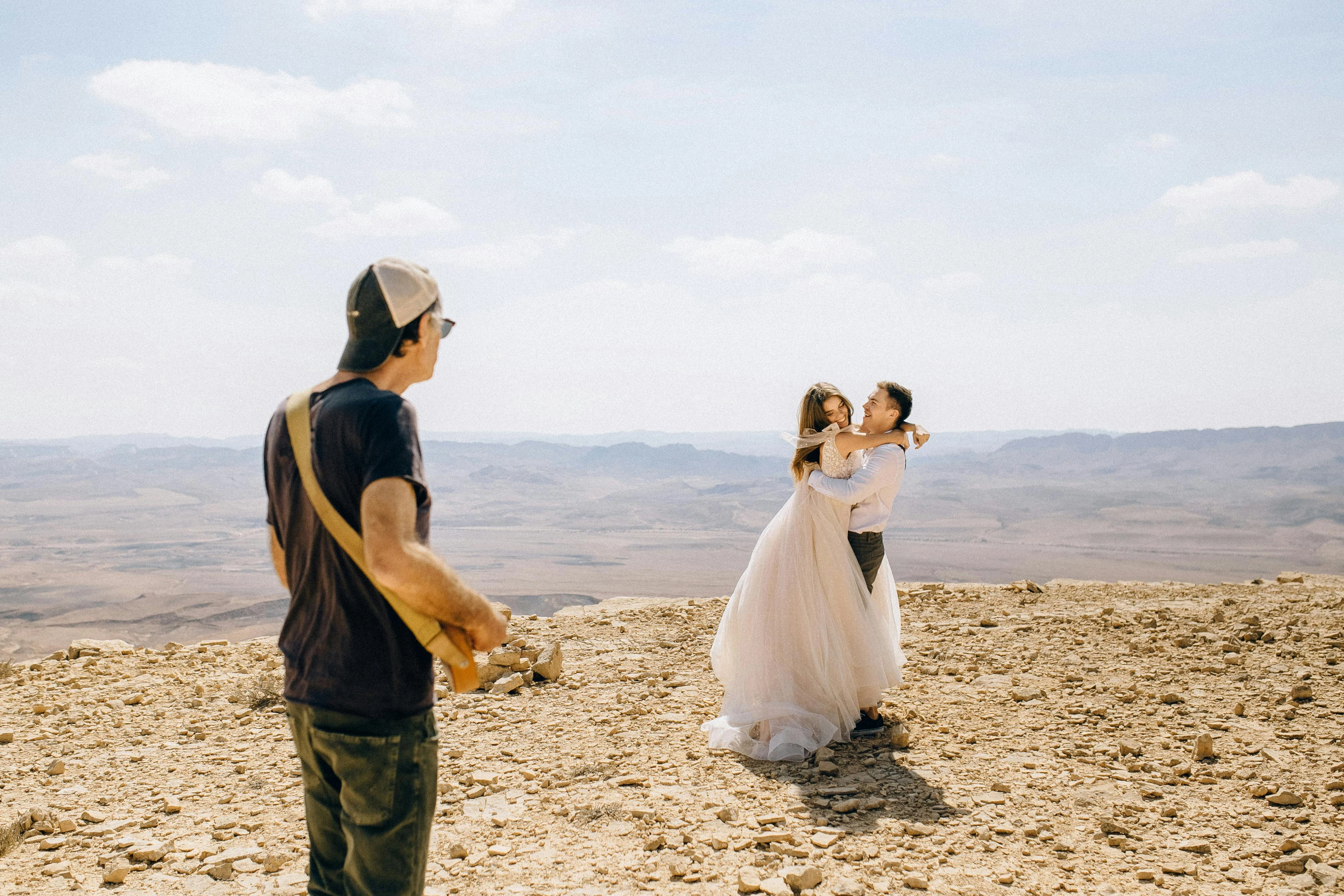 Kenapa di Wedding Photography Kita Harus Menggunakan Kamera Mirrorless? Ini Jawabannya.