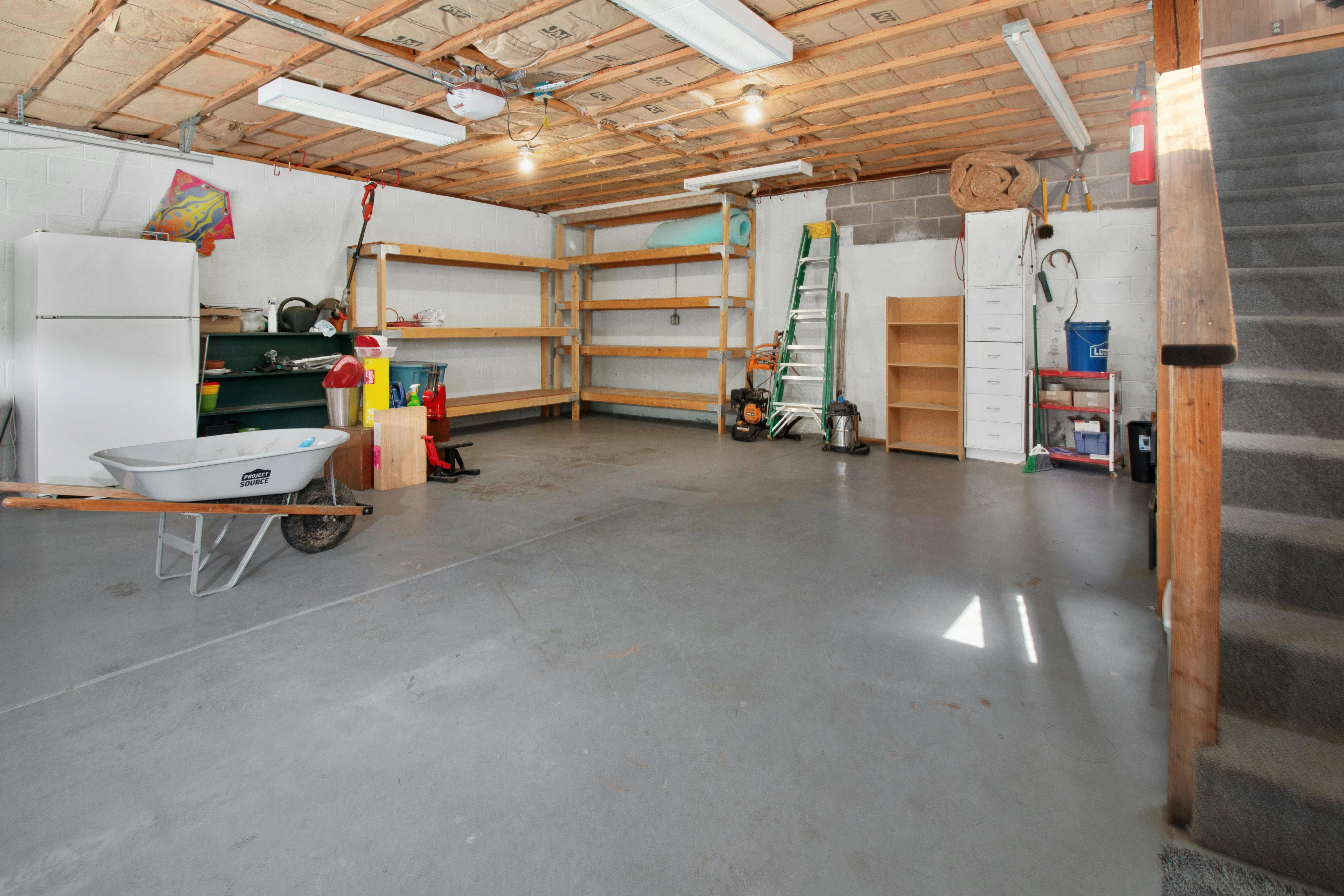 free-photo-of-garage-hall-in-house.webp