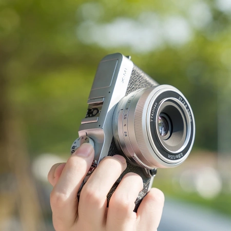 TTArtisan AF 27mm f2.8 美品　Xマウント シルバー TTArtisan、「AF 27mm f/2.8 富士フイルムXマウント」新色